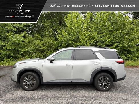 Used 2022 Nissan Pathfinder SV AWD/4WD image 1