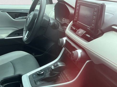 Used 2021 Toyota RAV4 XLE Premium image 9