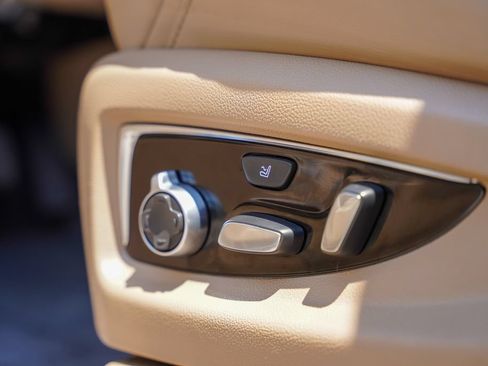 Used 2020 Cadillac Escalade Platinum AWD/4WD image 27