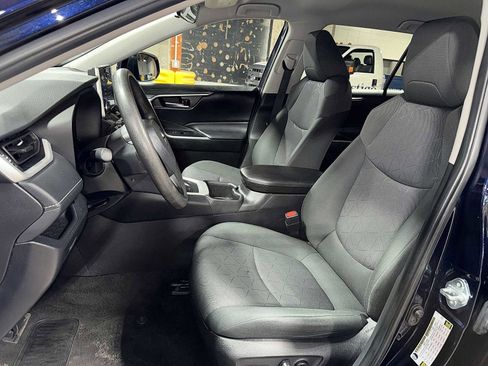 Used 2024 Toyota RAV4 XLE AWD/4WD image 15