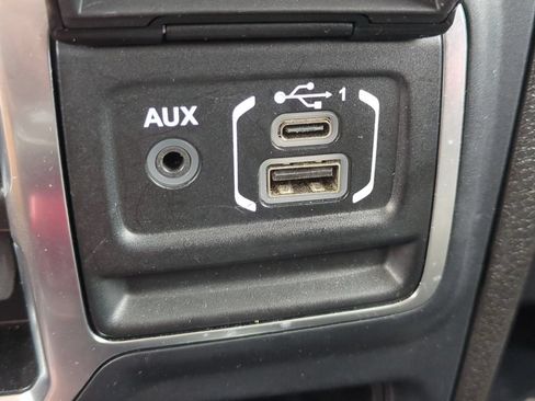 Used 2024 Jeep Wrangler Unlimited Sahara AWD/4WD image 23