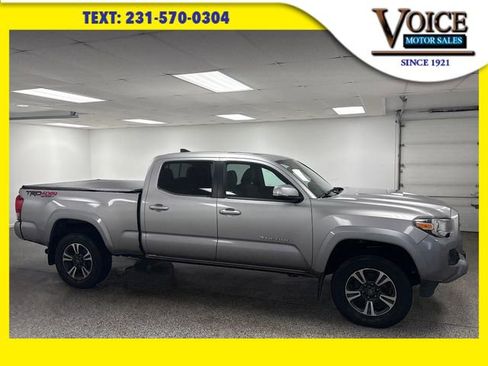 Used 2017 Toyota Tacoma TRD Sport image 1