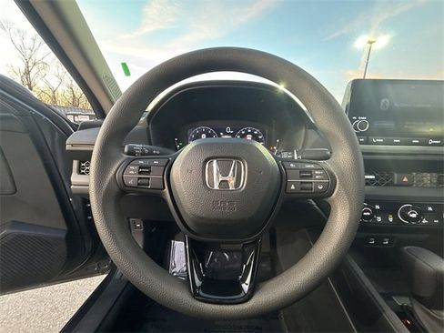 Used 2023 Honda Accord EX image 14