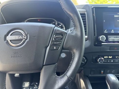 Used 2022 Nissan Frontier SV w/ Technology Package AWD/4WD image 18