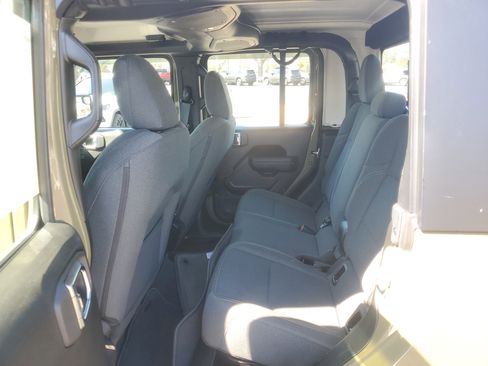 Used 2025 Jeep Gladiator Sport AWD/4WD image 12