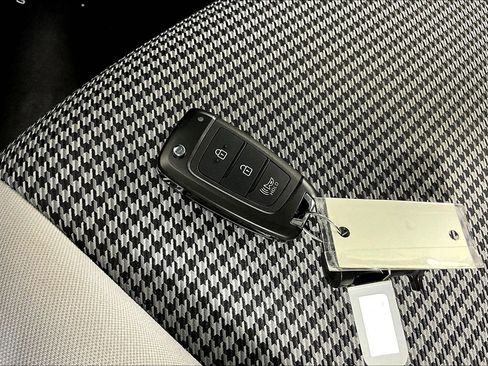 Used 2023 Hyundai Kona SE image 34