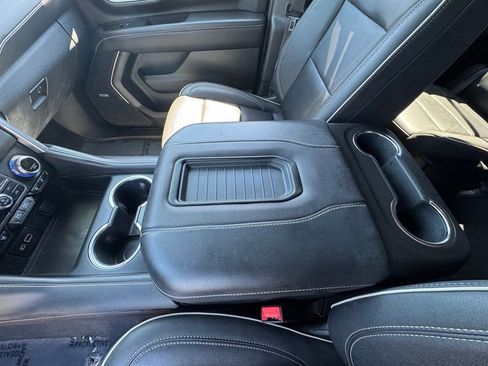 Used 2024 GMC Yukon XL SLT w/ SLT Luxury Package AWD/4WD image 21