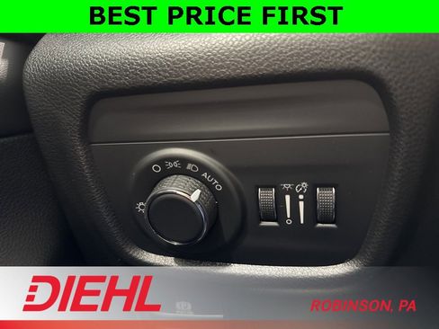 New 2025 Jeep Grand Cherokee Laredo w/ Luxury Tech Group I image 23