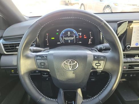 Used 2025 Toyota Camry SE FWD image 14