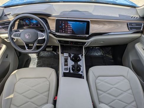 Certified 2025 Volkswagen Atlas SE image 16