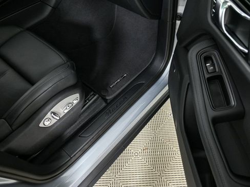 New 2026 Porsche Macan image 25