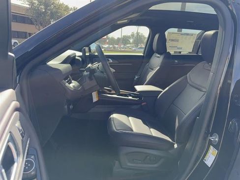 New 2026 Ford Explorer Platinum image 8