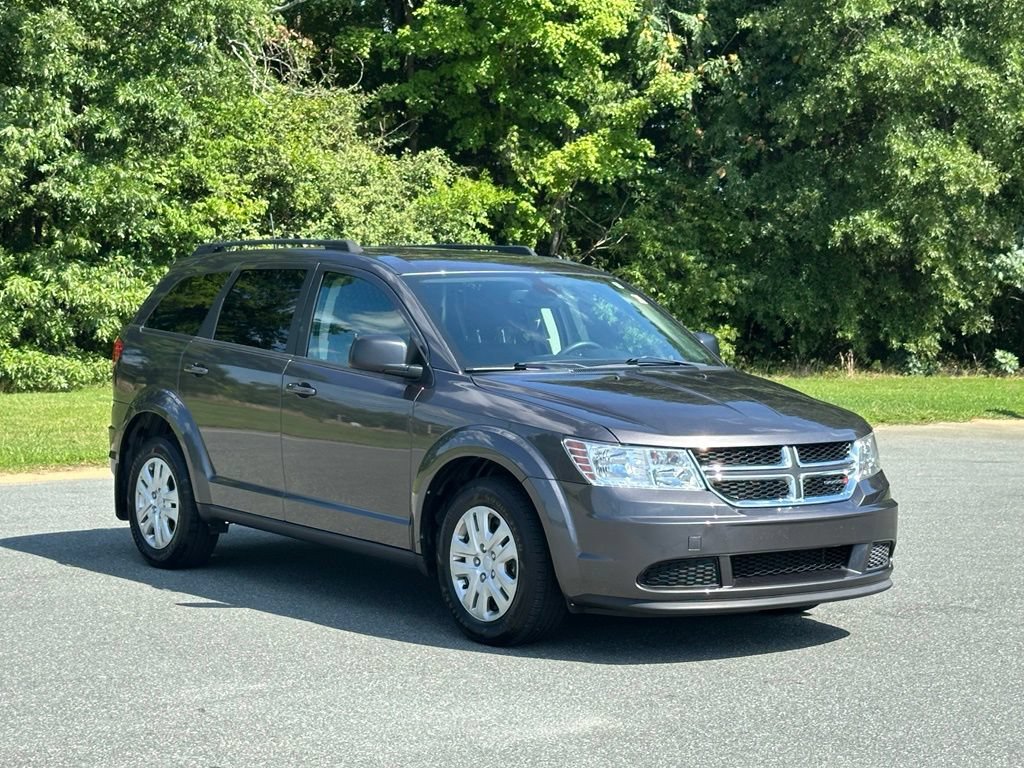 Used 2020 Dodge Journey SE FWD image 2