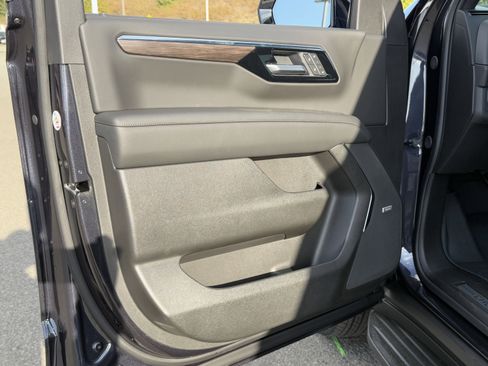 New 2026 Chevrolet Suburban LT w/ Comfort Package image 11