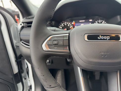 Used 2025 Jeep Compass Latitude w/ Convenience Group image 27