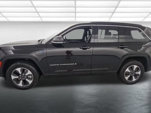 Used 2024 Jeep Grand Cherokee Limited 4xe AWD/4WD image 3