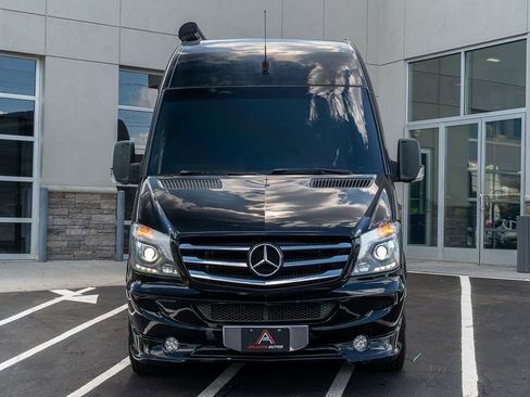 Used 2017 Mercedes-Benz Sprinter 2500 image 4