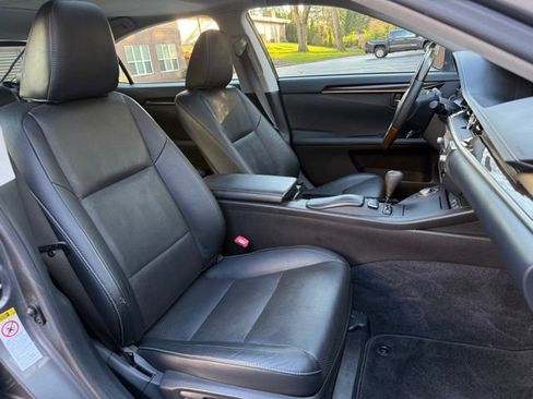 Used 2013 Lexus ES 350 w/ Luxury Pkg image 12