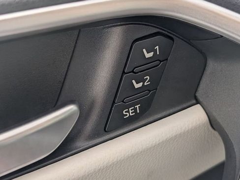 Used 2023 Toyota RAV4 XLE Premium image 11