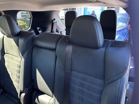 Used 2024 Mitsubishi Outlander SE Black Edition image 28