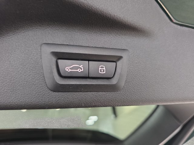 Certified 2025 BMW X7 M60i AWD/4WD image 31