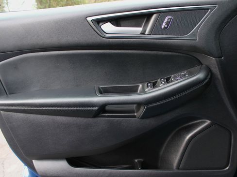 Used 2020 Ford Edge SE image 14