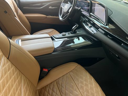 Certified 2021 Cadillac Escalade ESV Sport AWD/4WD image 18