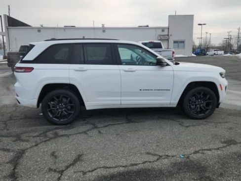 Used 2023 Jeep Grand Cherokee 30th Anniversary image 9