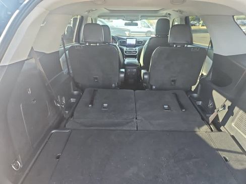 Used 2022 Ford Explorer XLT w/ Equipment Group 202A RWD image 9