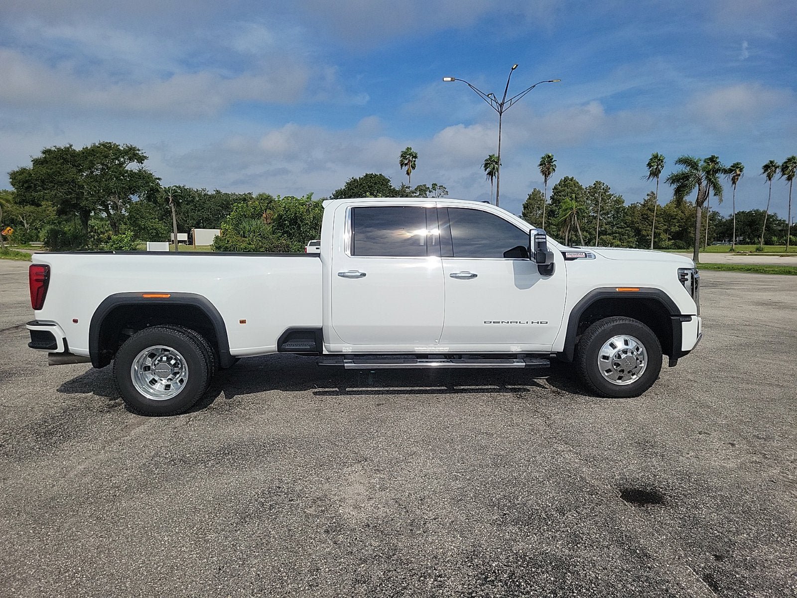Used 2026 GMC Sierra 3500 Denali w/ Denali Reserve Package AWD/4WD image 5