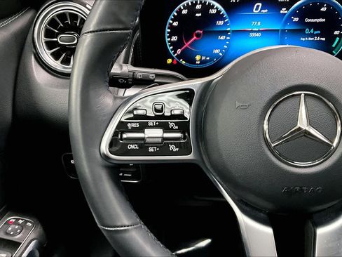 Used 2023 Mercedes-Benz GLB 250 4MATIC image 24