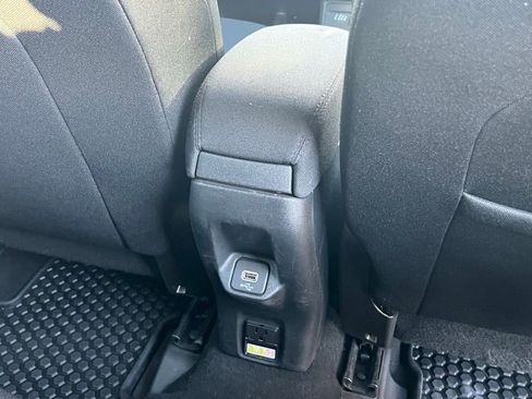 Used 2020 Jeep Renegade Latitude w/ Cold Weather Group AWD/4WD image 19