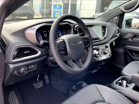 New 2026 Chrysler Pacifica Select w/ S Appearance Package image 8