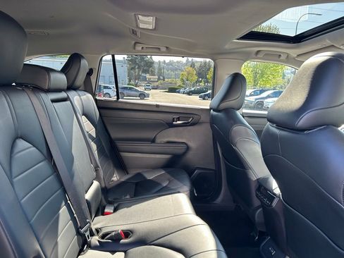 Certified 2024 Toyota Highlander XLE AWD/4WD image 15