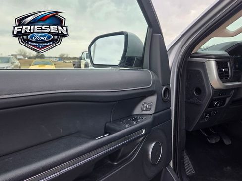 Used 2024 Ford Expedition Max XLT image 9