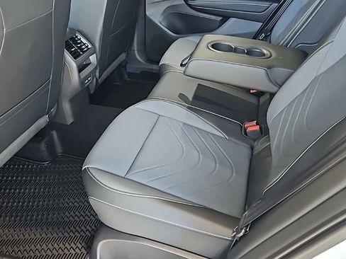 New 2026 Volkswagen Tiguan SE R-Line FWD image 23