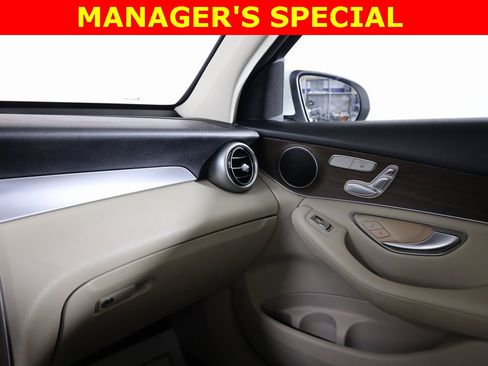 Used 2021 Mercedes-Benz GLC 300 GLC 300 image 26