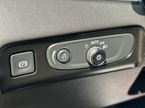 Used 2020 Buick Enclave Essence w/ Sound and Sites Package FWD image 27
