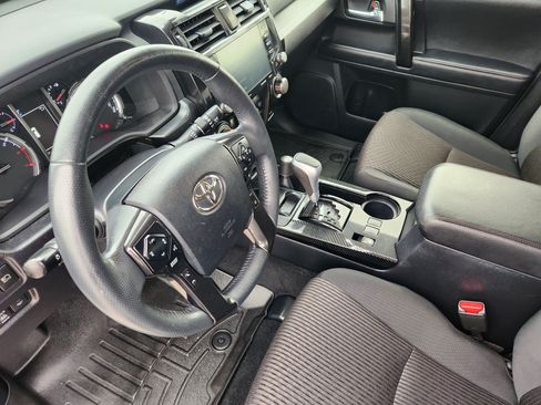 Used 2022 Toyota 4Runner TRD Off-Road AWD/4WD image 13
