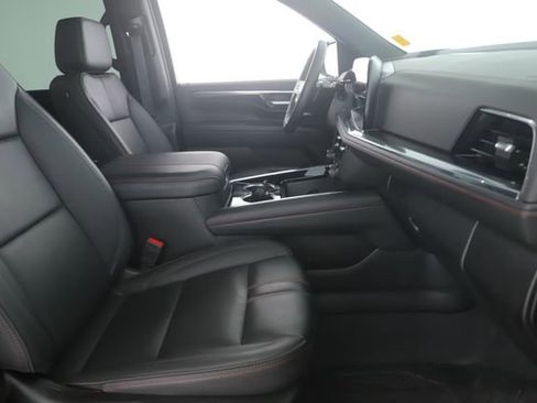 Used 2025 Chevrolet Suburban RST image 33