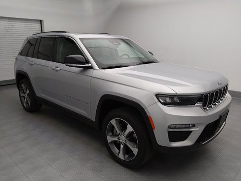 Used 2023 Jeep Grand Cherokee 4WD 4xe w/ Luxury Tech Group II image 11