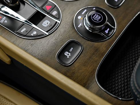 Used 2023 Bentley Bentayga Extended Wheelbase AWD/4WD image 60