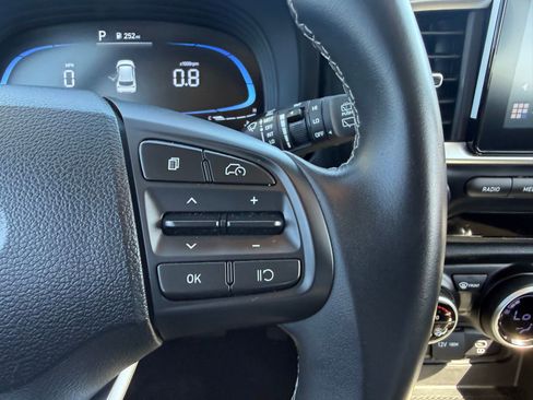 Used 2025 Hyundai Venue SEL FWD image 19