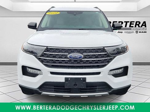 Used 2022 Ford Explorer XLT w/ Equipment Group 202A image 2