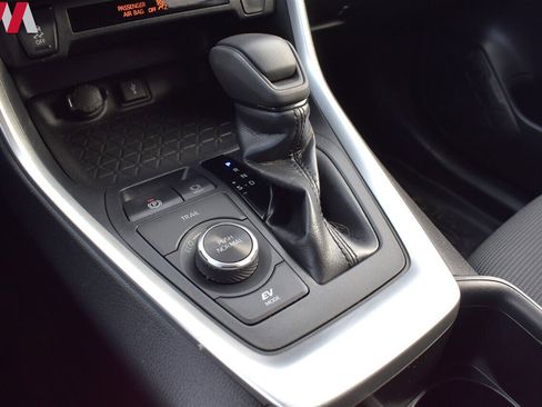 Used 2022 Toyota RAV4 LE image 19