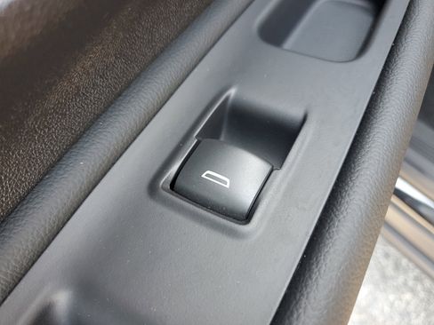 Used 2024 GMC Terrain SLT image 15