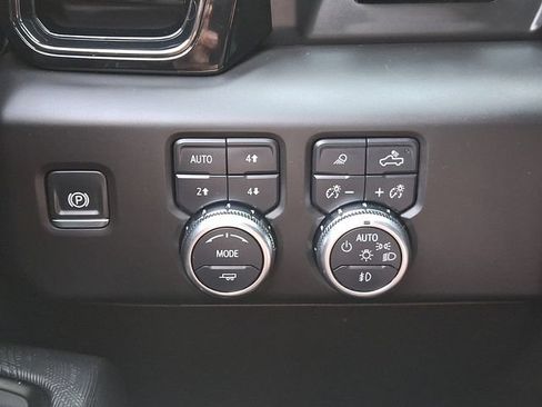 Used 2025 GMC Sierra 2500 AT4X AWD/4WD image 29