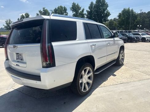 Used 2019 Cadillac Escalade Luxury AWD/4WD image 13