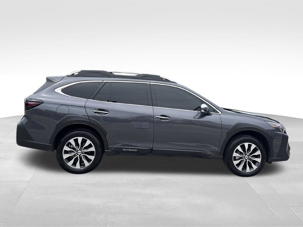 Used 2025 Subaru Outback Touring AWD/4WD image 6