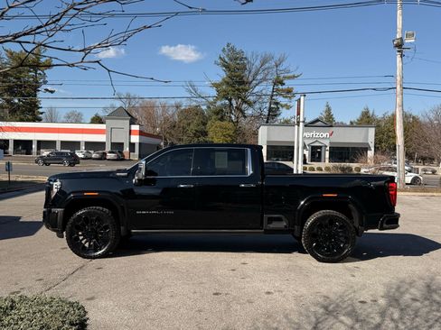 Used 2025 GMC Sierra 2500 Denali Ultimate image 2